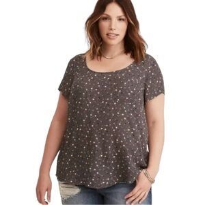 Torrid Abbey Arrow Georgette Button Back Blouse Size 2 2X Short Sleeve Grey